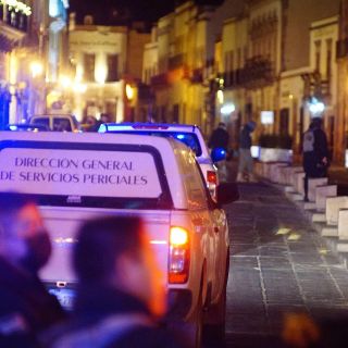 Zacatecas: Abandonan camioneta con varios cuerpos frente al Palacio de Gobierno