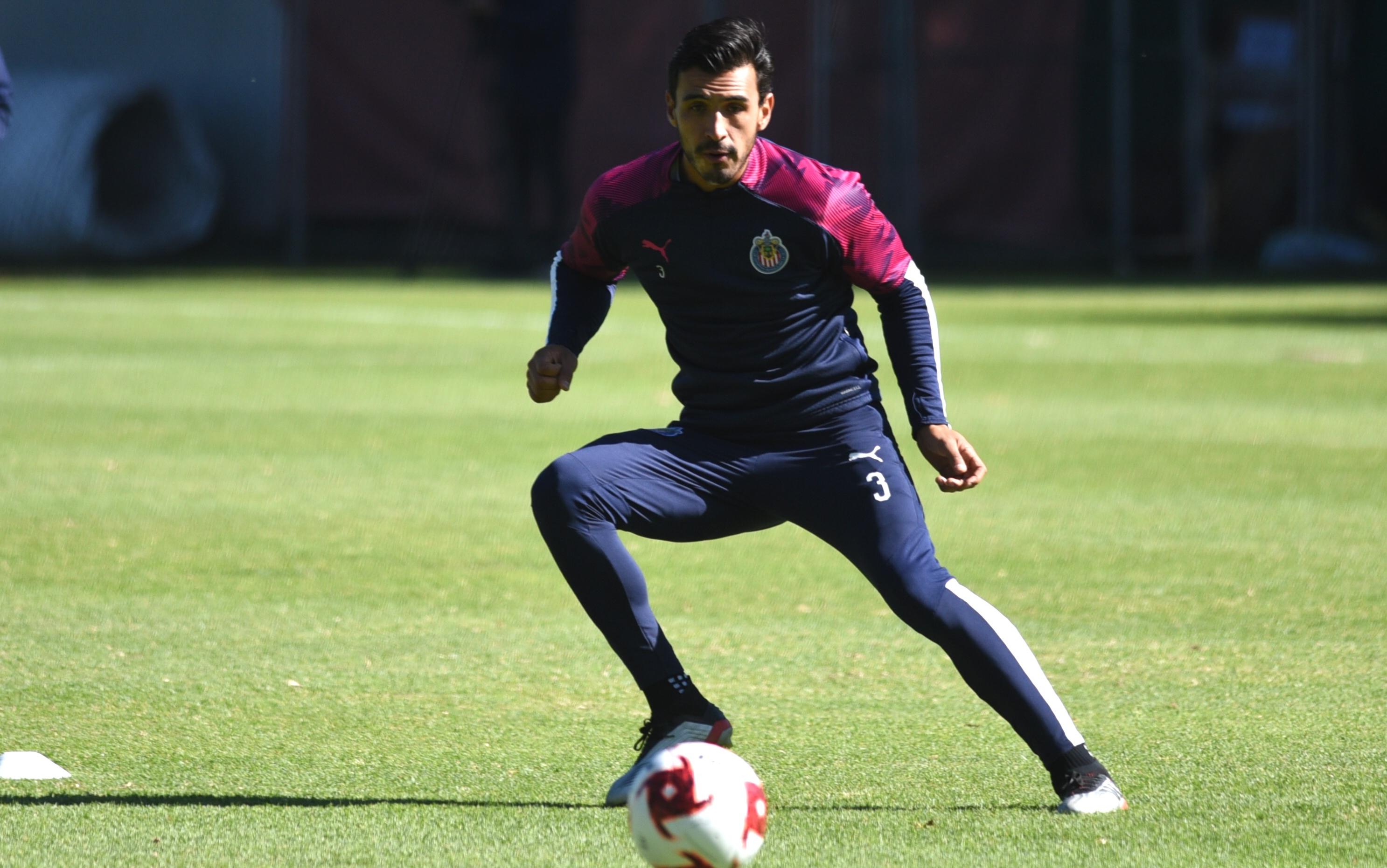 NO REGRESA. Pese a que todavía le resta contrato con Chivas, Oswaldo Alenís no regresará al Rebaño. IMAGO7