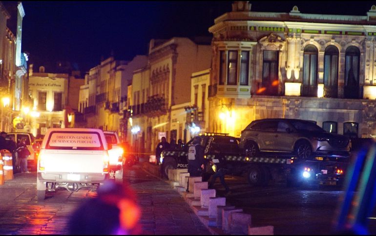 Los criminales dejaron una camioneta con 10 cuerpos afuera del Palacio de Gobierno. EFE/G. Robledo