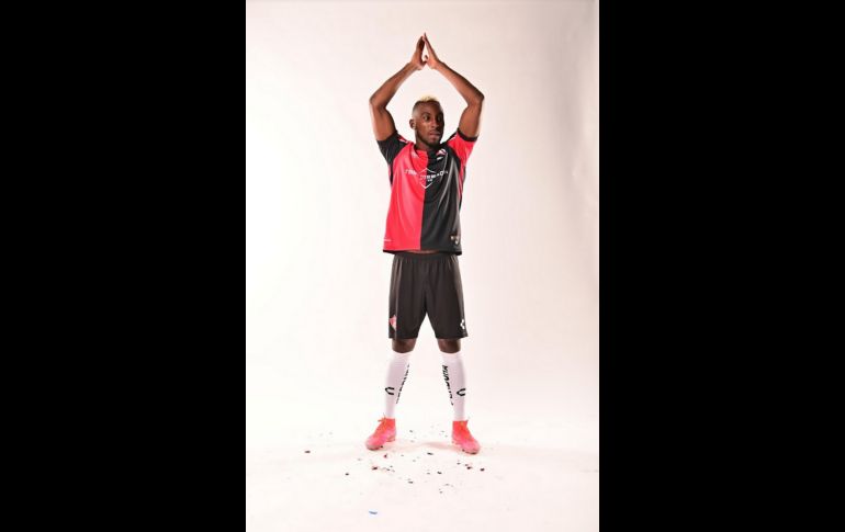 Julián Quiñones, quien hasta hace unos días era jugador de Tigres, se quedará en el equipo tapatío hasta el 2026. ESPECIAL / Atlas FC