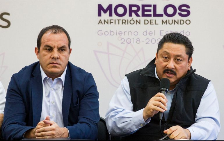 La fotografía donde el gobernador posa con tres presuntos líderes criminales desató una fuerte polémica. NTX/ARCHIVO