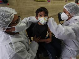 Especialistas recomiendan no automedicarse ante sospechas de COVID-19 en adultos y niños. EFE/M. Alipaz