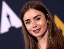 Lily Collins se volvió tendencia en redes ya que varios internautas la consideran una mejor opción para interpretar a Audrey Hepburn en la próxima biopic protagonizada por Rooney Mara. AFP/ VALERIE MACON
