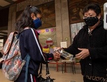 La Mesa de Salud sesionará este lunes para informar sobre si se tomarán nuevas medidas ante el aumento en la cantidad de casos de COVID-19 por la variante ómicron. EFE / ARCHIVO