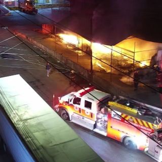 Sospechan que indigente provocó incendio en el Abastos