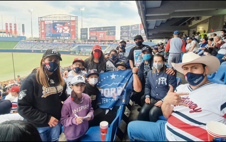 Porra. El ambiente familiar reina en el Palacio Sultán, donde la afición puede disfrutar del rey de los deportes a lo largo de todo el año, gracias a la presencia de la franquicia tanto en verano como en invierno. El Inforador/ M. Navarro
