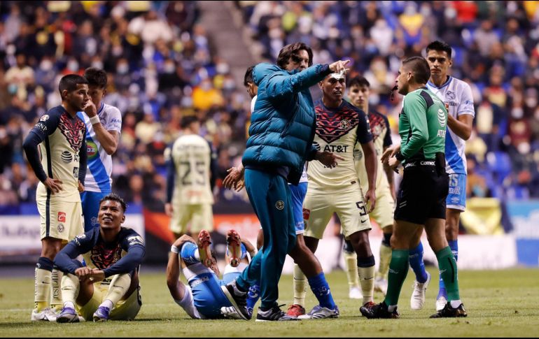 La expulsión de Solari y la posterior del mismo Roger Martínez le costó a las Águilas perder la ventaja tempranera ante el Puebla quien terminó empatando el juego. IMAGO7 / ARCHIVO