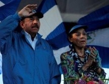 Ortega y su esposa en una foto de archivo. REUTERS