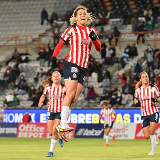 Chivas Femenil golea a Pachuca en su debut