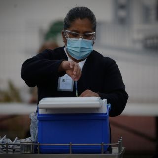 Llegan vacunas de refuerzo para maestros en Jalisco; te decimos a qué hora se habilitan las citas