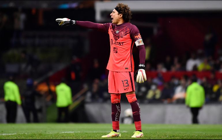 CUESTIONADO. Guillermo Ochoa ha mantenido un alto nivel en el terreno de juego, sin embargo, todavía hay quienes dudan de su liderazgo. IMAGO7