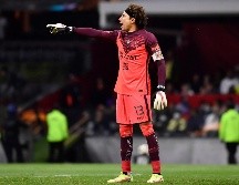 CUESTIONADO. Guillermo Ochoa ha mantenido un alto nivel en el terreno de juego, sin embargo, todavía hay quienes dudan de su liderazgo. IMAGO7