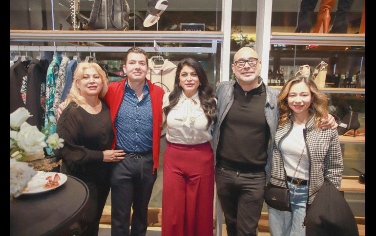 Lourdes Rodríguez, Aarón Reyes, Patricia Rodríguez, José Luis Palancares y Gina Reyes. GENTE BIEN JALISCO/ TONY MARTÍNEZ