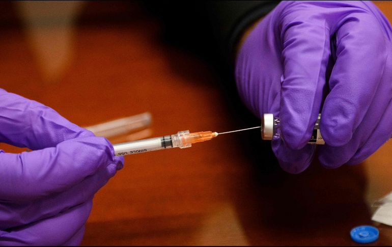 En noviembre pasado comenzó la vacunación anti COVID de jóvenes de 15 a 17 años en Jalisco. AFP / ARCHIVO