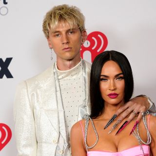 VIDEO: Megan Fox y Machine Gun Kelly se comprometen bajo el árbol donde se conocieron