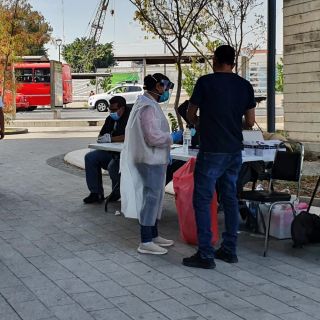 COVID: Espera cinco horas para hacerse prueba gratis en módulo de Zapopan