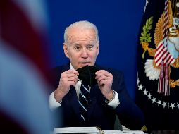Como no todos los estadounidenses pueden permitirse comprar un cubrebocas de calidad o no la encuentran en algunos lugares, el gobierno de Biden anunciará la medidas para facilitar el acceso a esa prenda gratis. AP / A. Harnik