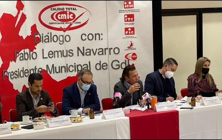 El alcalde Pablo Lemus Navarro presentó su cartera de proyectos para 2022 ante integrantes de la Cámara de la Industria de la Construcción. ESPECIAL