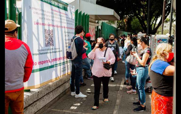 El médico invitó a la ciudadanía a continuar con la vacunación contra el virus, que ha permitido que los niveles de hospitalización sean menores a los registrados hace un año. EL INFORMADOR / ARCHIVO