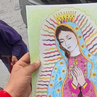Viral: Abuelito vende dibujos para comprar leche a sus nietos