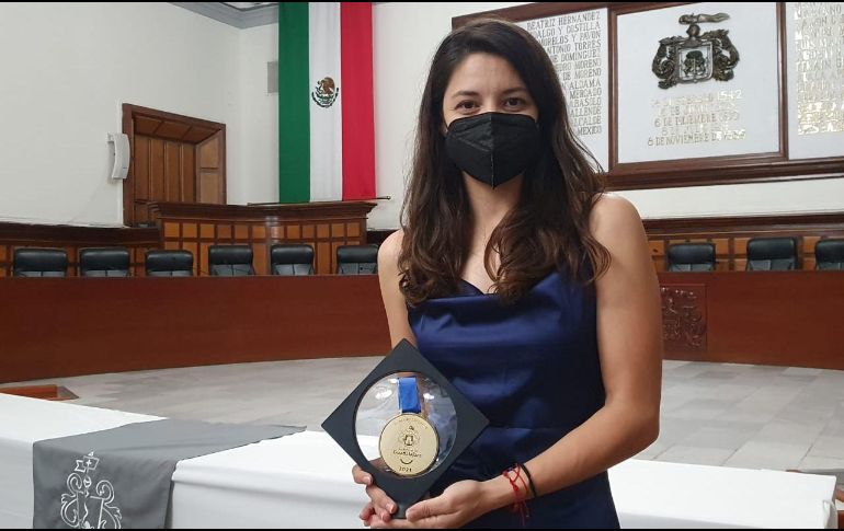 La triatleta Laura Rivas se mostró complacida por recibir este reconocimiento. ESPECIAL