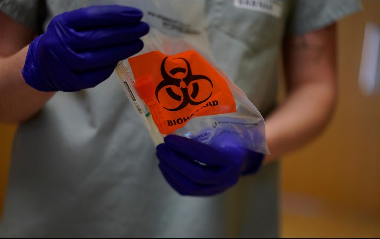 Afirman que el aumento en los precios de las pruebas COVID estaría afectando a un grupo de consumidores, además que proveedores se pueden aprovechar de la escasez. AP / ARCHIVO