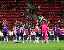 COMPLETOS. Chivas arrancó con el pie derecho el torneo tras vencer 3-0 a Mazatlán. IMAGO7
