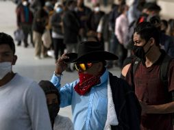 Entre el 7 y el 13 de enero se reportó un promedio de 621 fallecimientos diarios en la región. AFP/G. Arias