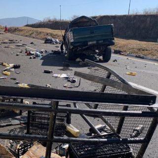 Seguridad en Jalisco: Mueren dos tras chocar camioneta en autopista a CDMX