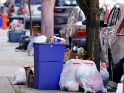 Las demoras representan más que una molestia para los residentes, ya que pueden generar obstrucciones en el alcantarillado y las banquetas. AP/M. Rourke