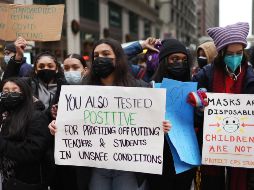 La protesta en las escuelas de toda la ciudad culminó afuera de las oficinas del distrito escolar en el centro de la ciudad. AFP / S. Olson
