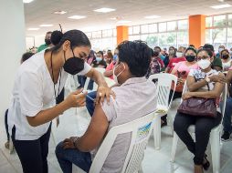 De la cifra de casos confirmados en el país, hay 314 mil 065 activos. EFE/L. Villalobos