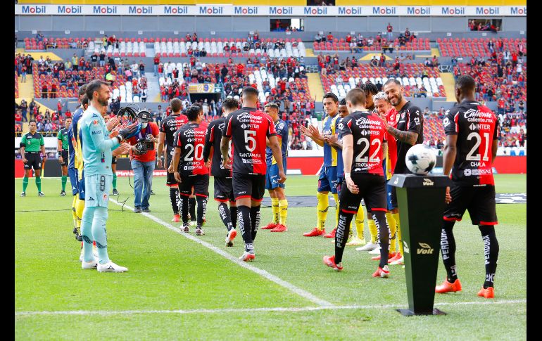 GRAN GESTO. San Luis le hizo el pasillo al campeón del futbol mexicano. IMAGO7