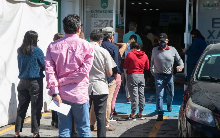 Los costos de una prueba PCR van de los 950 a los cuatro mil 300 pesos. Y la entrega de resultados es de 72 horas, en promedio. EL IFNORMADOR/G. Gallo