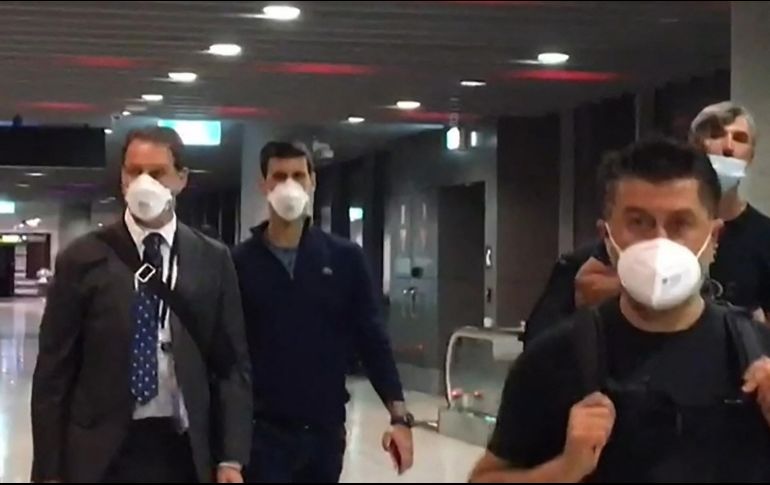 Djokovic no está vacunado, y el gobierno dijo que su presencia podría avivar la corriente antivacunas. AFP/M. Chun