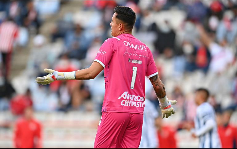 VILLANO. Raúl Gudiño coronó una tarde de pesadilla para Chivas. IMAGO7