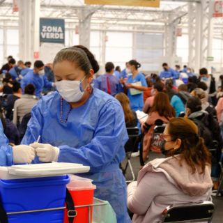 Concluye vacunación de refuerzo para más de 107 mil docentes en Jalisco