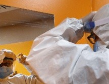 Tan sólo en Jalisco, un total de mil 156 trabajadores del sector salud se encuentran en aislamiento porque tienen COVID. AFP / ARCHIVO