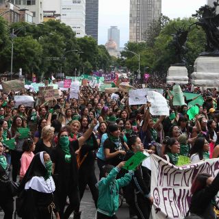 Dan libertad a Kenia, mujer salvadoreña condenada por aborto espontáneo