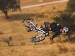 Asombroso. Los participantes hacen variados trucos en las alturas. @freeridefiesta