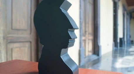 El Galardón. Así luce una de las estatuillas del Premio Minervas, obra del artista Adrián Guerrero. Cortesía