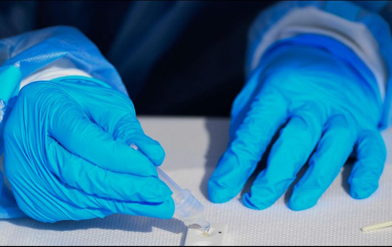 En total se aplicarán 45 mil pruebas rápidas en las escuelas y trece equipos de salud realizarán las tomas de muestra. AFP / ARCHIVO