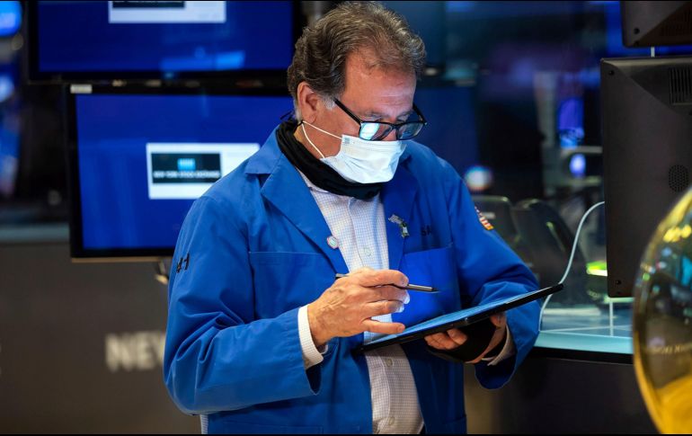 El Dow Jones cayó 0.96% a 35 mil 028.65 puntos este miércoles. AP/A. Joseph