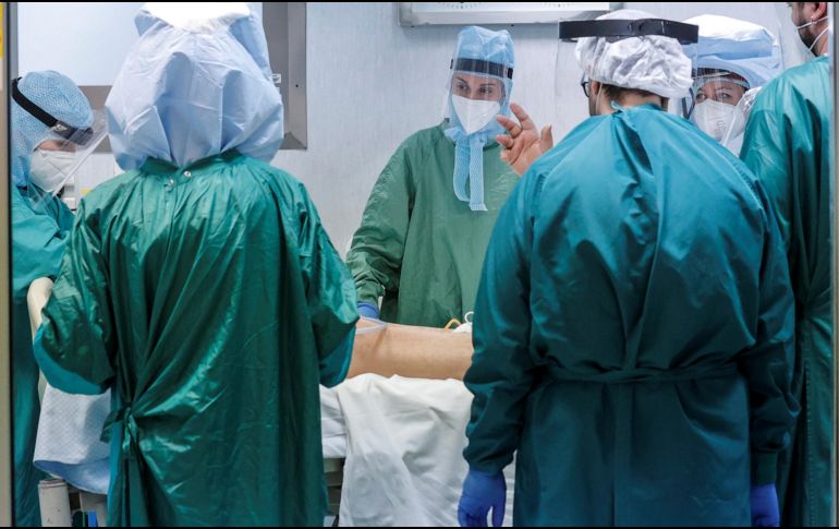 El máximo de hospitalizados por COVID se registró el 24 de enero del año pasado. EFE/G. Lami