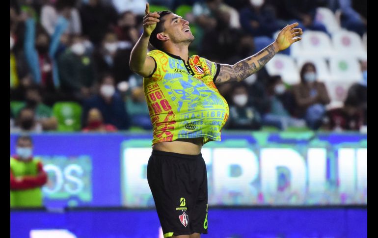 LO EMPATÓ. Zaldívar arriesgo el físico con tal de meter el gol y al final iba con dedicatoria especial. IMAGO7