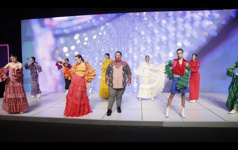 Como parte de la inauguración de Intermoda, el diseñador Carlos Pineda presentó una colección en el pabellón Fashion Space. GENTE BIEN JALISCO/ CLAUDIO JIMENO