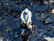 Vista de las labores de limpieza del derrame de petróleo vertido el sábado al océano Pacífico desde la refinería peruana de La Pampilla. EFE/Municipalidad de Ventanilla-C. Meza