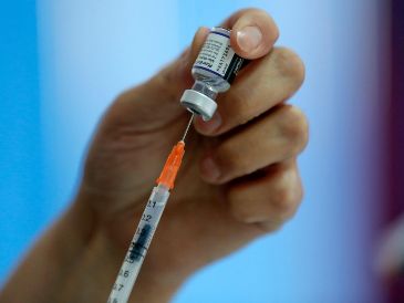 La OMS también respalda el uso de la vacuna de Pfizer y BioNTech en niños de hasta 5 años, en una dosis menor. AFP / J. Torres