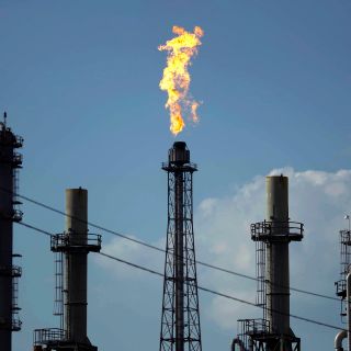 AMLO celebra la "buena adquisición" de la refinería Deer Park