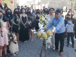 El amor y creatividad fueron el motor que trasladaron a esta novia a su boda por lo Civil. ESPECIAL.
